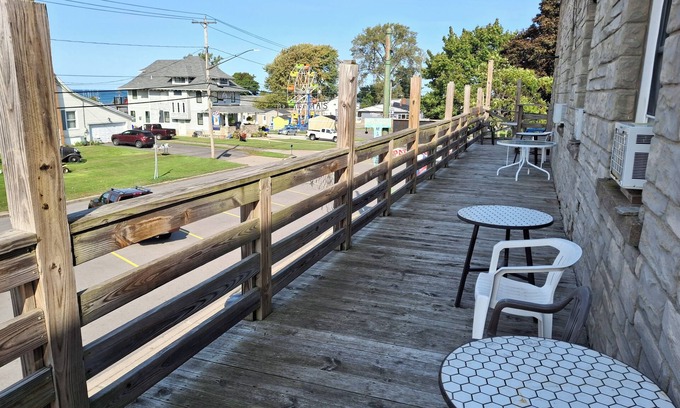 Olcott Appartement | Old Olcott Beach Firestation Guestrooms & Suites