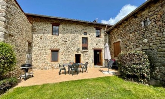 Valprivas Cottage | Ancienne ferme rénovée au coeur d'un petit village rural