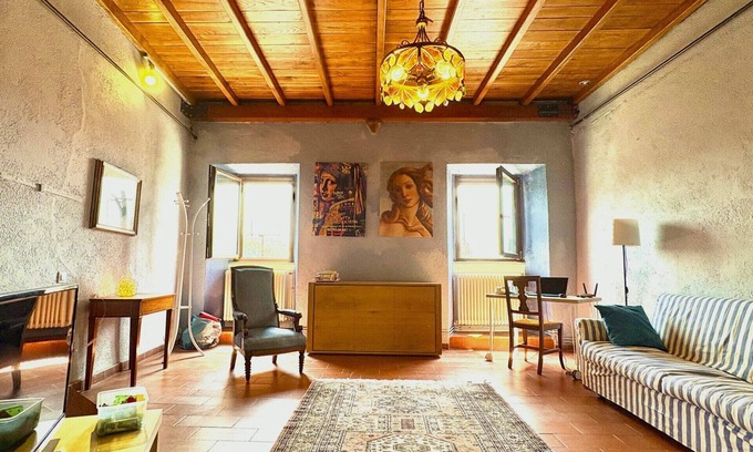 Pontremoli Appartement | Apartment in the historic center with unique view