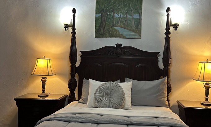 San Juan Maison | Old San Juan Colonial Apartment with balconies