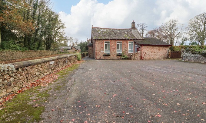 Ravenglass Maison | OLD SCHOOL MUNCASTER HOUSE, pet friendly, with open fire in Holmrook