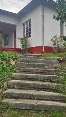 Kareedouw Maison | Old station house