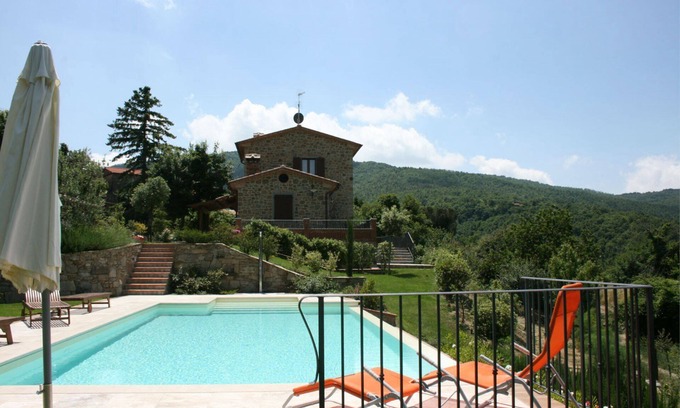 Pieve di Chio Villa | Ancienne maison en pierre placée en position isolée, panoramique et calme, endroit parfait pour les