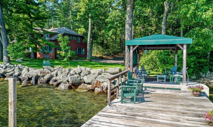 Wolfeboro Maison | Old Time Family Lodge on Winnipesaukee With Gorgeous Sand Beach