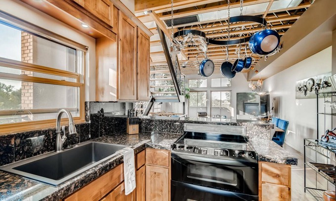 Martinez Park Maison | Old Town Loft Oasis With Amazing Rooftop Deck!