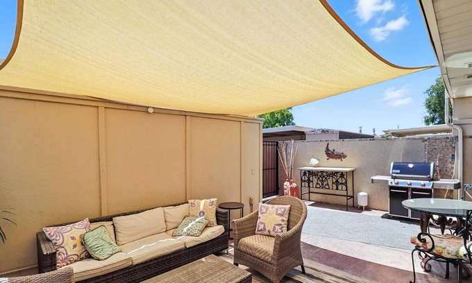 Security Acres Maison | Old Town, Pool, Private Patio, Golf, Traveling Professionals