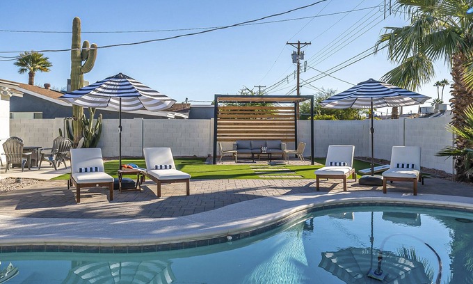 Papago Parkway Maison | Old Town Retreat Luxe Pool & Outdoor Space for Relaxing Getaways