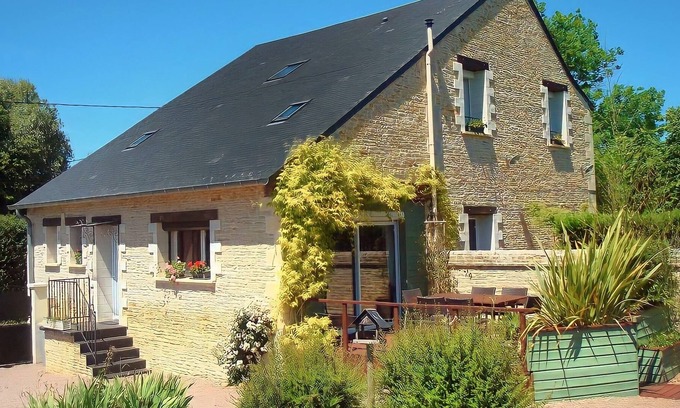Basseneville Maison | Old warm and bright Cider Cellar
