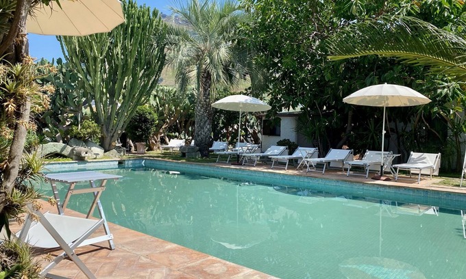 Panza Appartement | "Oleander cottage" with garden, swimming pool and spa hot tub