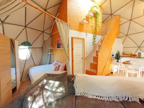 Yavne'el Autre | Olive Dome - כיפה גיאודזית ענקית ומודרנית בין עצי הזית