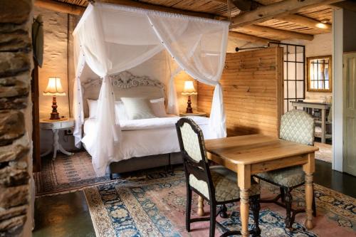 Montagu Maison | Olive Stone Farm Cottages