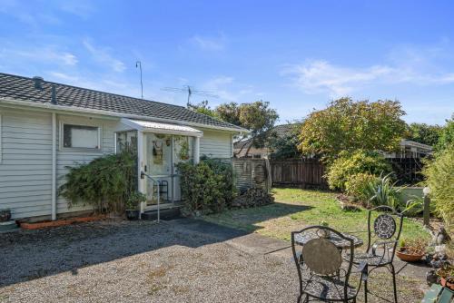 Paraparaumu Beach Maison | Olive Terrace - Paraparaumu Holiday Home