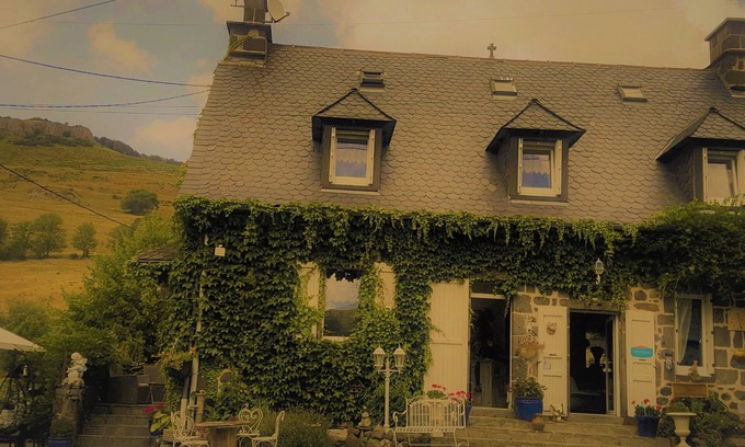 Saint-Paul-de-Salers Maison | Olivier's house. Welcome home
