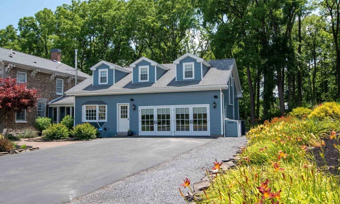 Town of Varick Cottage | Olver Farm Guest House : Park-Like Setting