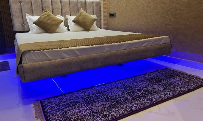 Mahmoorganj Maison | Om Nilay Paying Guest House By GRB