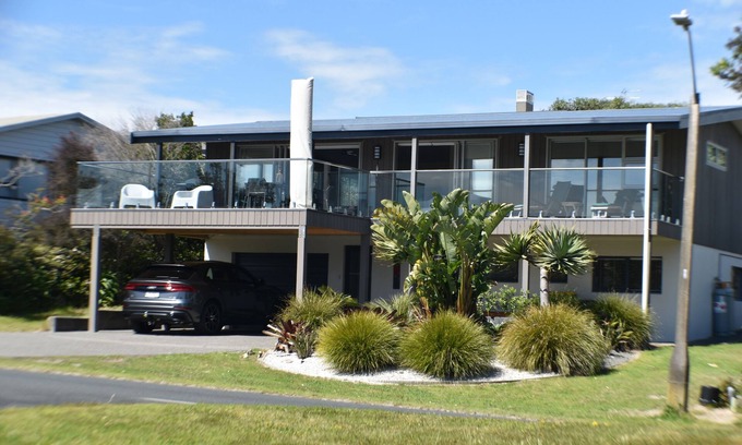 Omaha Maison | Vues du port d'Omaha - Feu ouvert en plein air, vue imprenable sur l'inlet Whangateau