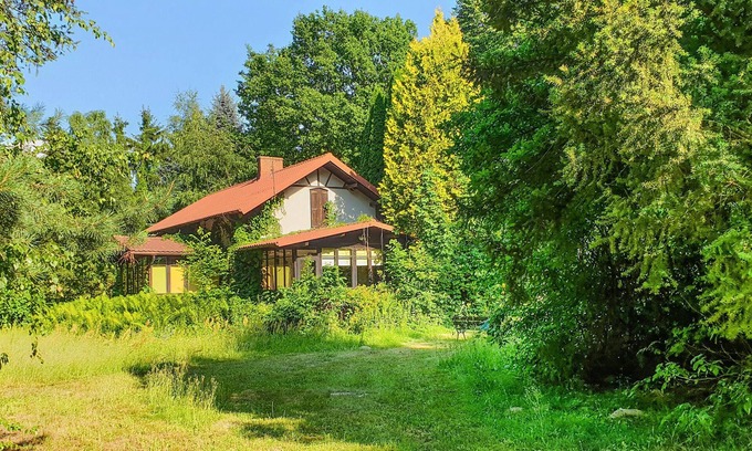 Czerwinsk nad Wisła Maison | On a natural property this charming vacation home near the Vistula welcomes you.