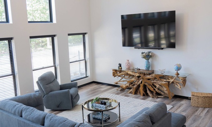 Rogers Appartement | On Beaver Lake! Rogers, AR, NEW Spacious Barndominium With Sweeping Lake Views.