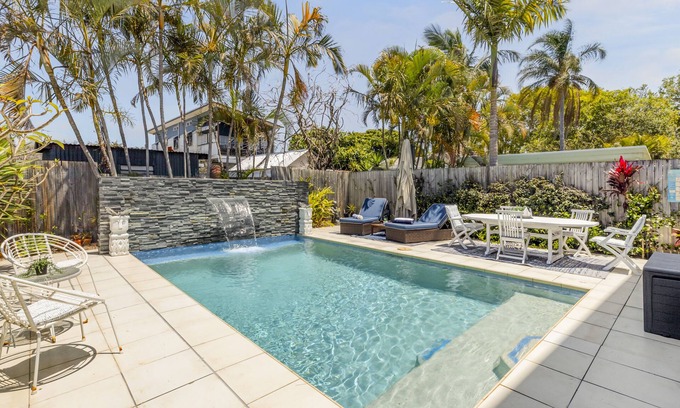Lota Appartement | On Esplanade own 2 bedroom flat & pool, Manly cafe precinct