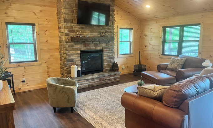 Lafferty Cabine | On Point Cabin - New Modern Hunting & Fishing Retreat - Piedmont Lake, Ohio