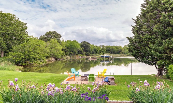 Queenstown Maison | On-Site Boat Dock: Queenstown Home w/Pool & Yard!