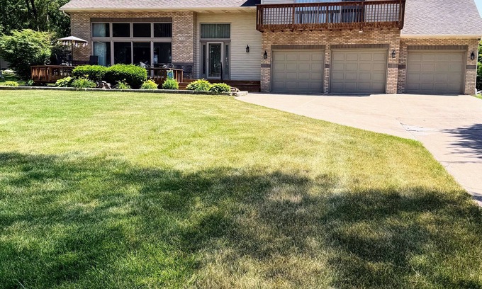 Port Byron Maison | On the banks of the Mississippi River with easy access to the Quad Cities.
