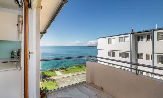 Cronulla Appartement | On The Esplanade - Close to beach & Cronulla mall