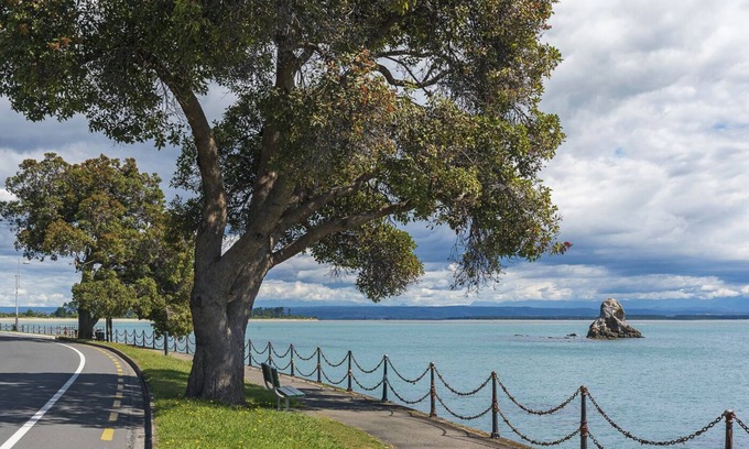 Nelson Maison | On The Rocks - Modern Waterfront Villa