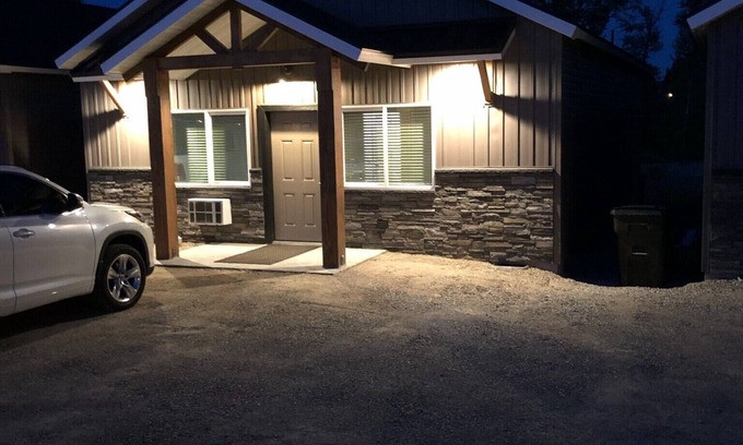 Salmon Maison | On the Salmon River-Cabin 3 - 2 bed, 2 Bath, Sleeps 6