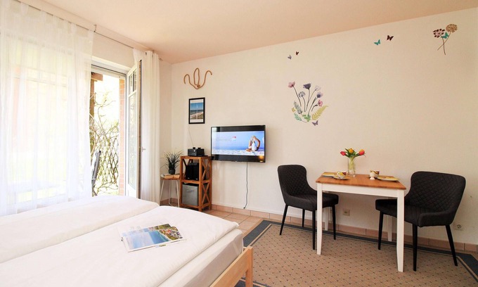Alt Gaarz Appartement | On the Salzhaff WE time-out: beautifully furnished 1-room apartment close to the beach