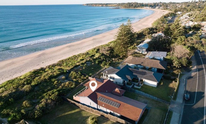 Mollymook Beach Maison | On The Sand at Mollymook Beach