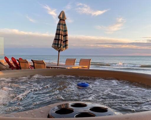 Capistrano Beach Maison | ON THE SAND! Private Beach! OCEAN FRONT HOT TUB!