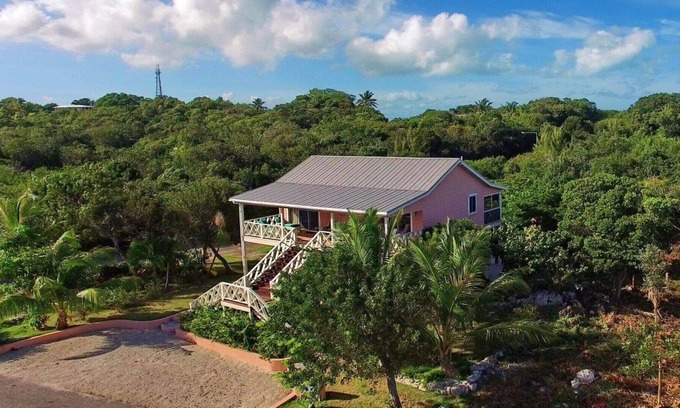 Marsh Harbour Appartement | On the Water-Gated Community-Private Boat Slip/L-In Town,2 Blocks From Resturant