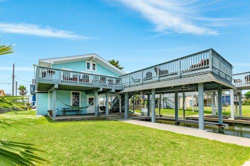 Jamaica Beach Maison | On the Water & Heart of Jamaica Beach