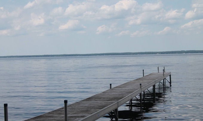Bridgeport Maison | Sur l'eau avec le rouleau dans le dock