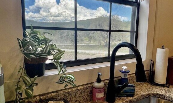 Leakey Cabine | On Twisted Sisters Loop, New Tiny Cabin w/ Deck & River Frontage, Pet Friendly!