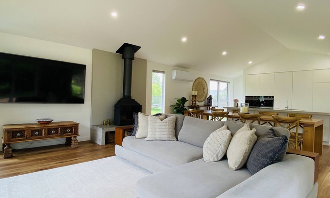 Rhyll Maison | One Acre Retreat Silverleaves Phillip Island Walk to Beach & Cowes