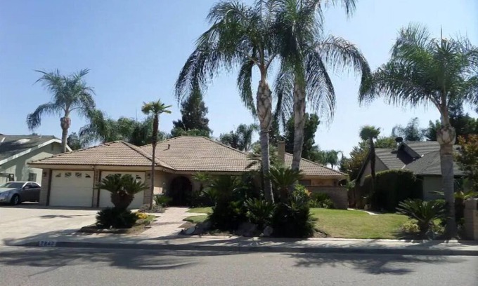 Visalia Maison | One Bdrm, private bathroom, kitchenette, laundry facilities & gated patio.