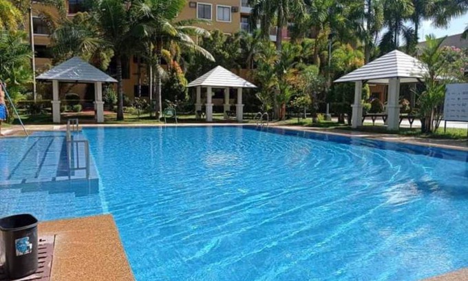 Davao Copropriété | One bed fully furnished Condo with lovely pool. 10 mins from downtown Davao.