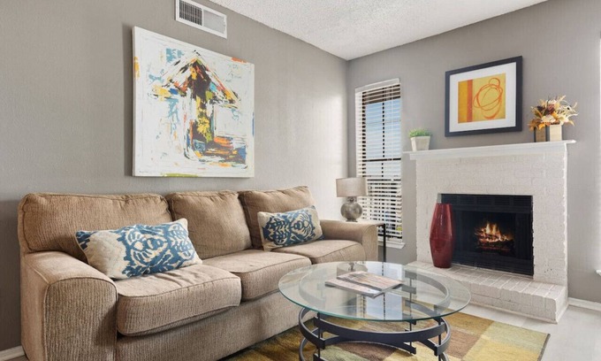 Park Central Appartement | ONE BED ONE BATH AFFORDABLE APT WITH BALCONY!
