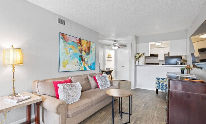 Park Central Appartement | One Bedroom Apartment- Access to all DFW!