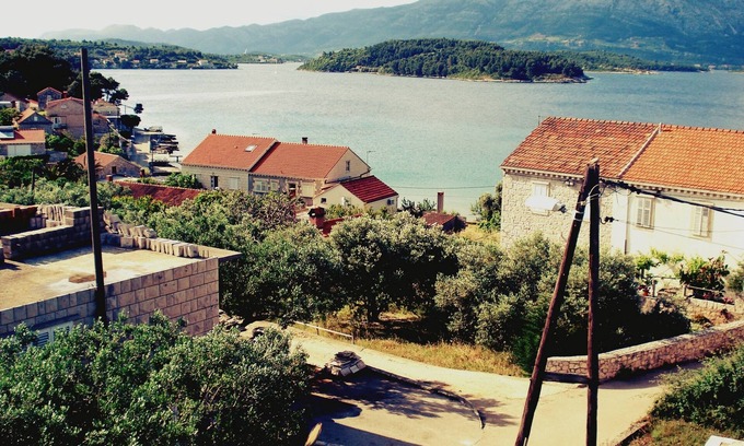Vela Glavica Appartement | Appartement d'une chambre avec le balcon et la vue sur le mer Lumbarda, Korcula (A-12839-a)