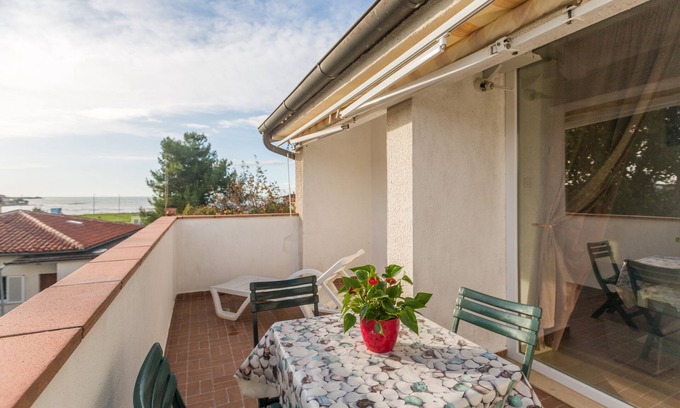 Karigador Appartement | Appartement d'une chambre avec la terrasse et la vue sur le mer Karigador, Novigrad (A-2534-a)