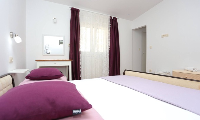 Ostrvica Appartement | Appartement d'une chambre avec la terrasse Ostrvica, Omis (A-13749-a)