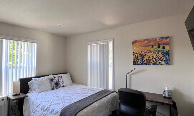 West Main HIll Appartement | One Bedroom Apartment in Kalamazoo with View
