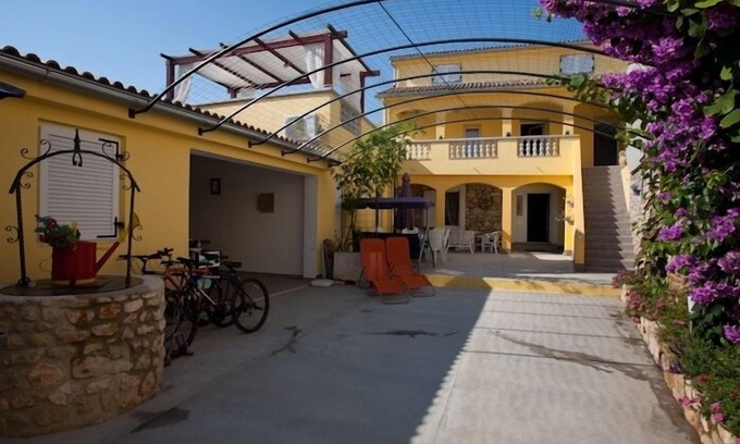 Poljana Appartement | Appartement d'une chambre avec la terrasse Poljana, Ugljan (A-8523-e)