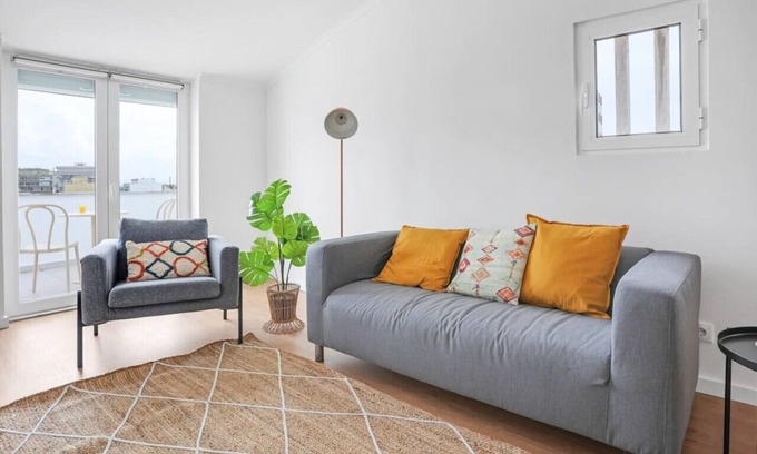 Cacilhas Appartement | One bedroom Apt | Almada | Balcony w/River Views!