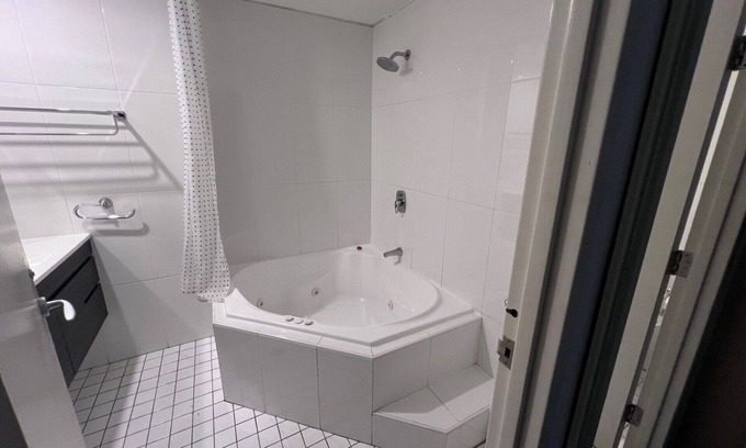 Hamilton Appartement | One Bedroom Deluxe Spa Apartment