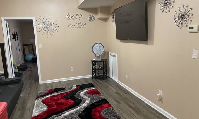 Snellville Appartement | One bedroom fully furnished with a game room, entertainment room.
