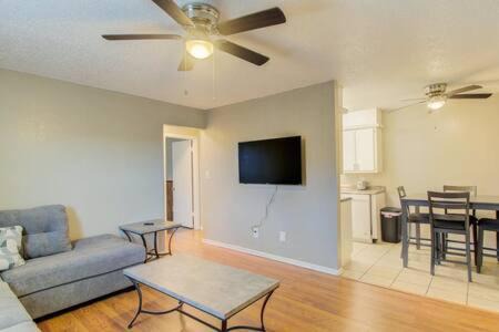 Lawton Appartement | One-bedroom ready for you near Fort Sill